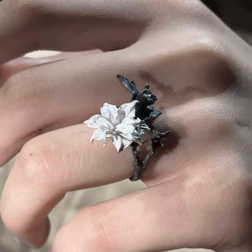 Black Vine & White Blossom Ring – Nature-Inspired Statement Jewelry