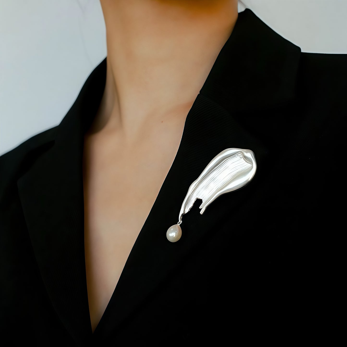 Abstract Brushstroke Pearl Brooch – Gold & Silver