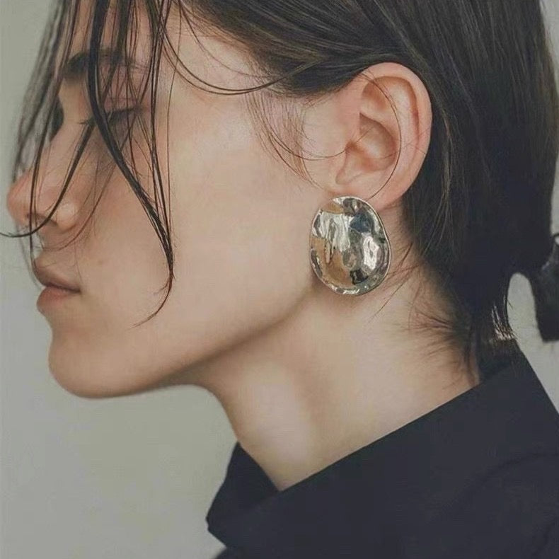 Lunar Melt Earrings – Fluid Elegance in Sculpted Metal