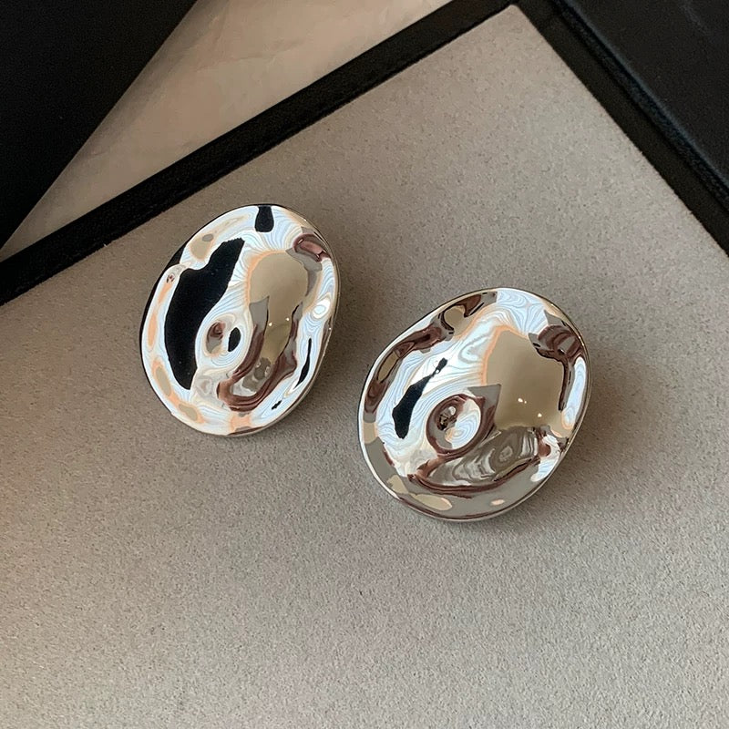 Lunar Melt Earrings – Fluid Elegance in Sculpted Metal