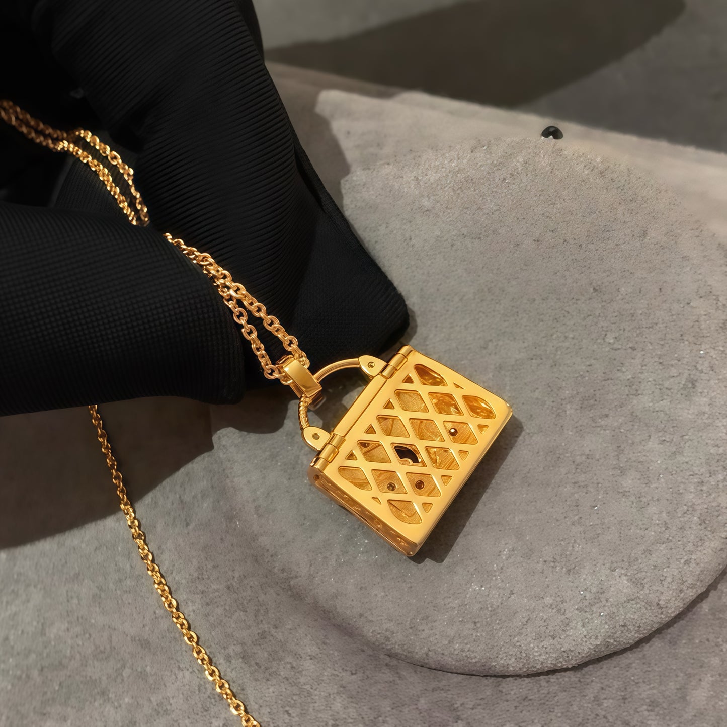 Golden Lattice Bag Necklace