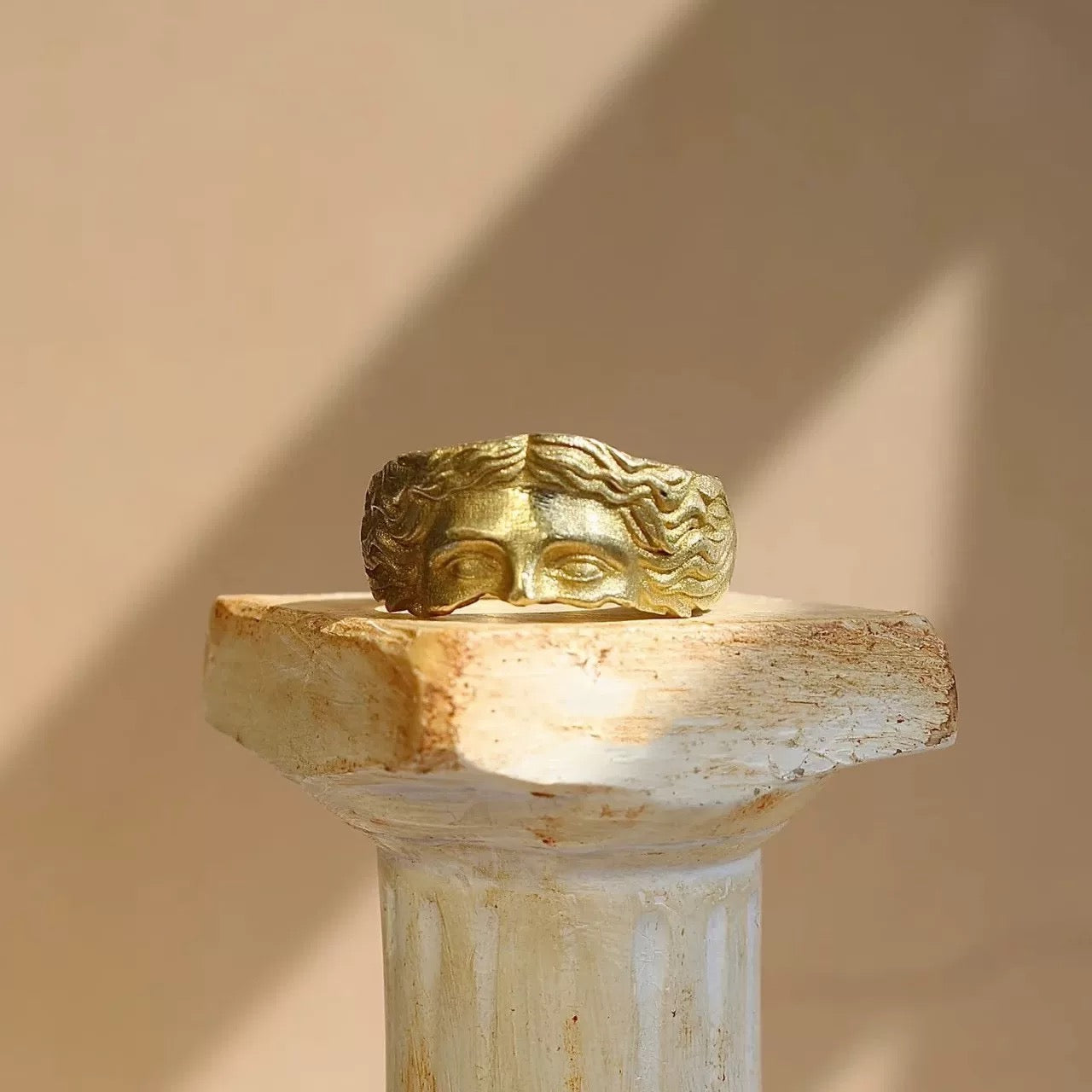 Venus Eyes Ring – Adjustable Goddess-Inspired Sculpture Ring