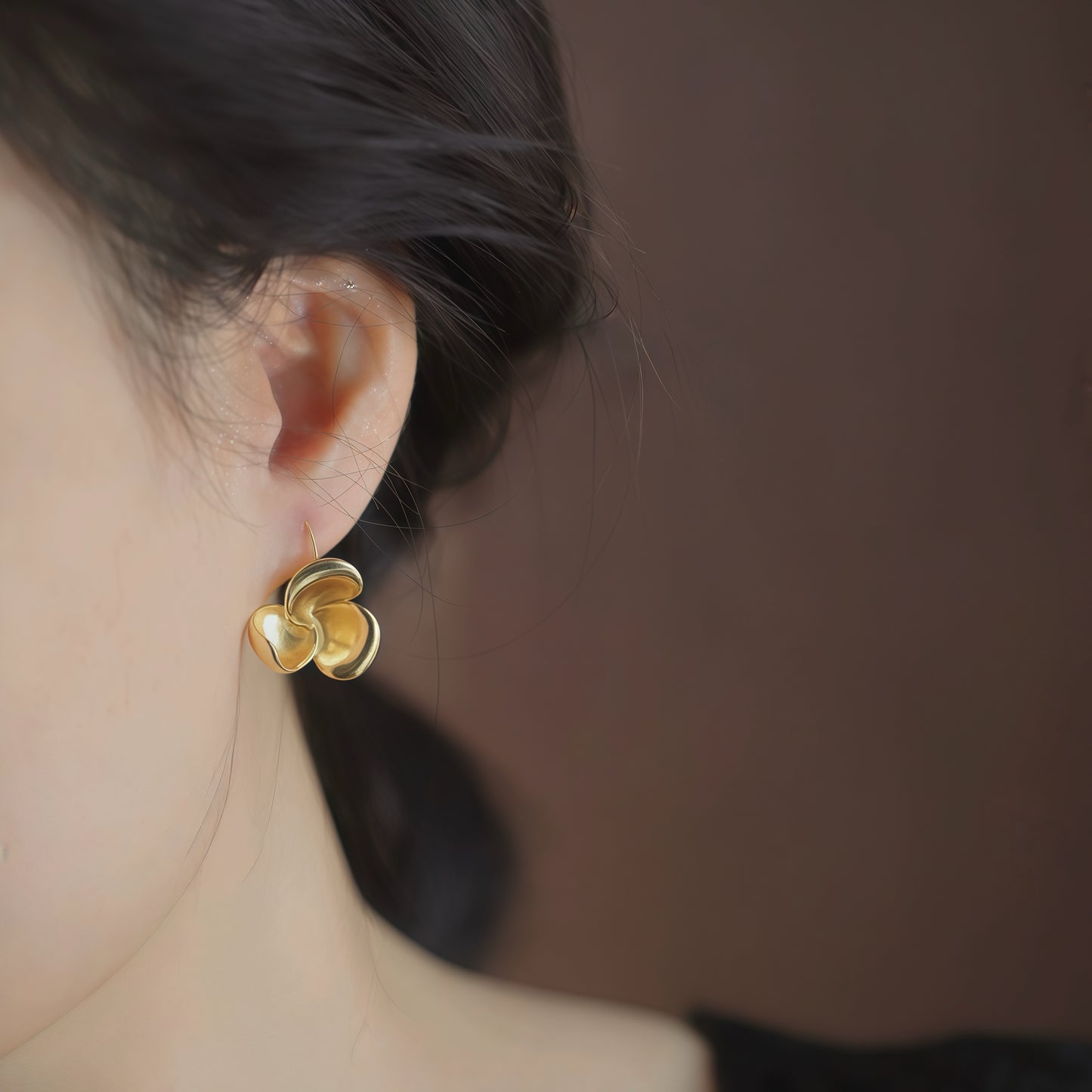 Golden Petal Earrings — Sculpted Elegance in Bloom