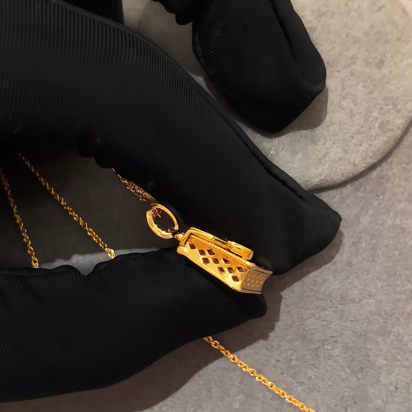 Golden Lattice Bag Necklace