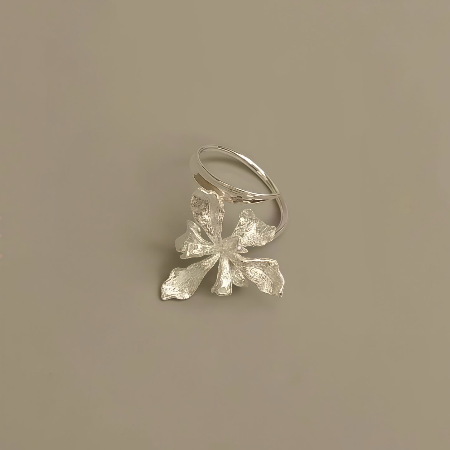 Iris Bloom Ring – Sculpted Elegance in Silver & Gold