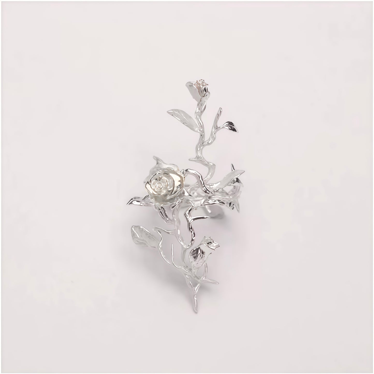 Thorned Rose Ring – A Story of Beauty and Strength