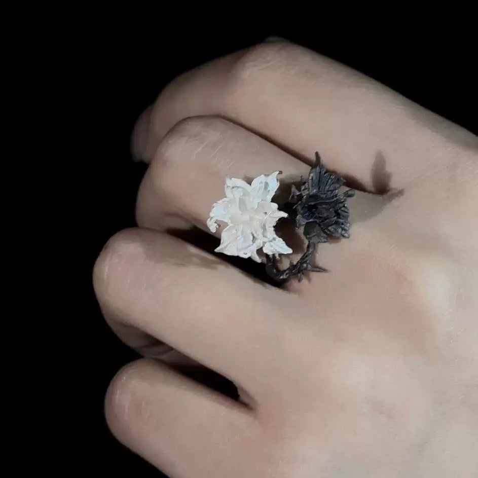 Black Vine & White Blossom Ring – Nature-Inspired Statement Jewelry
