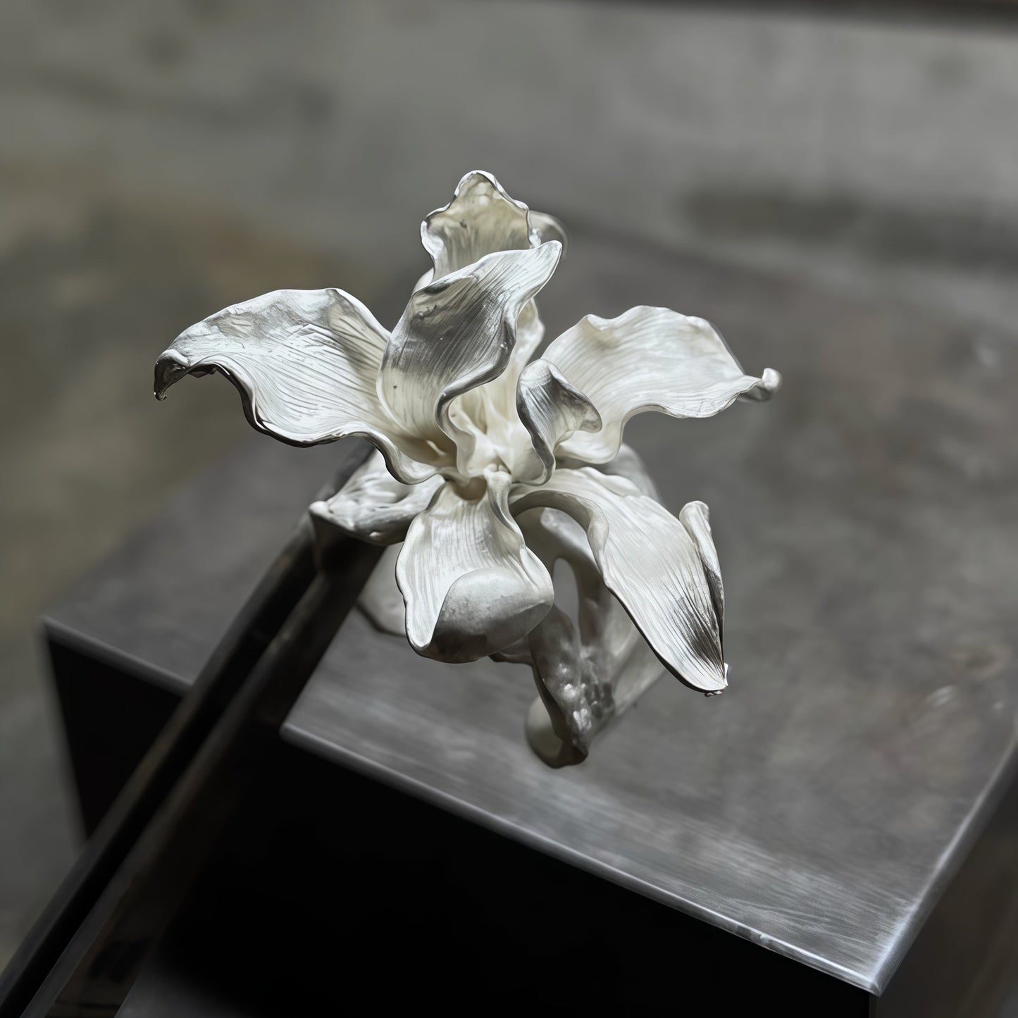 Iris Whisper Sølvring – Håndlavet Statement Blomsterring