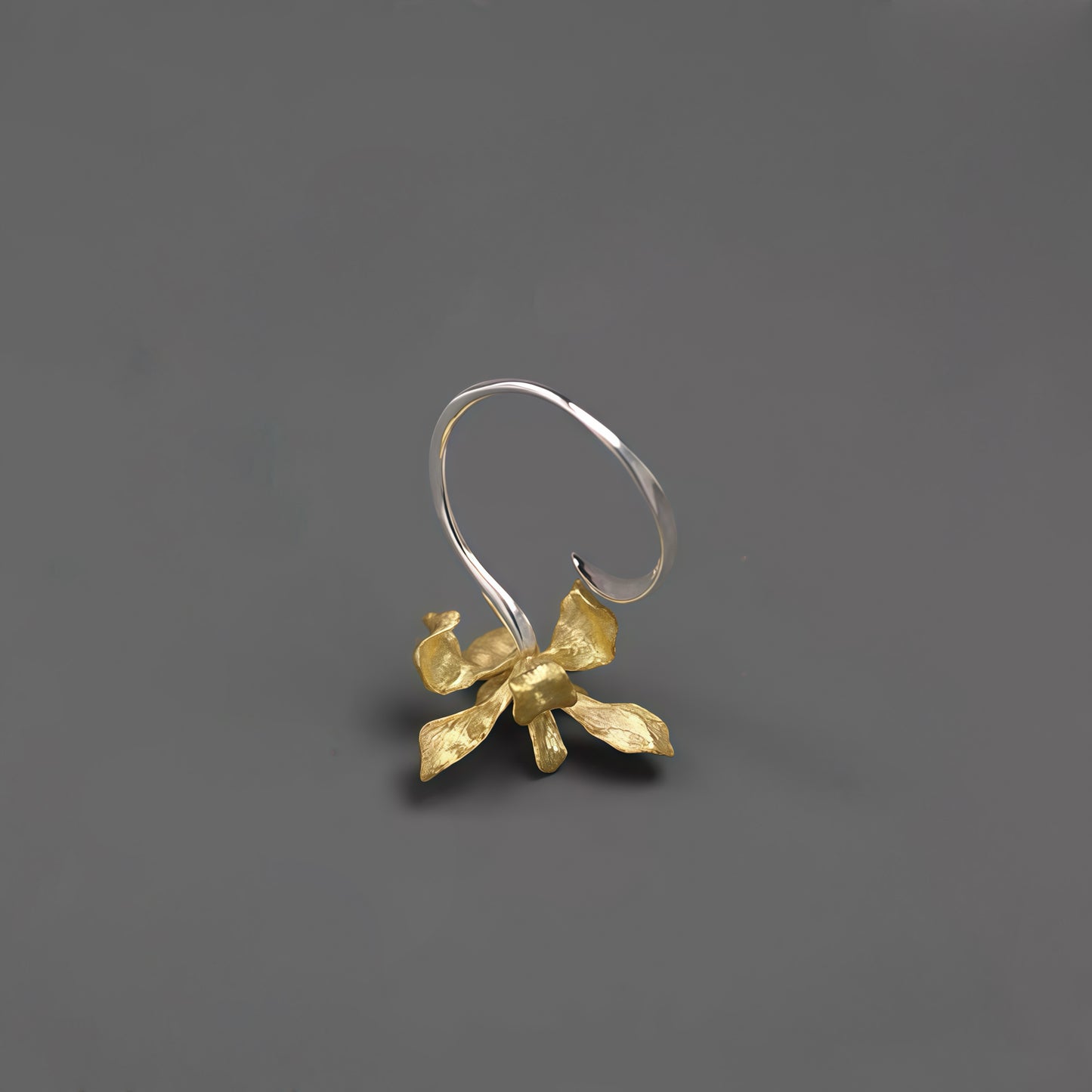 Iris Bloom Ring – Sculpted Elegance in Silver & Gold