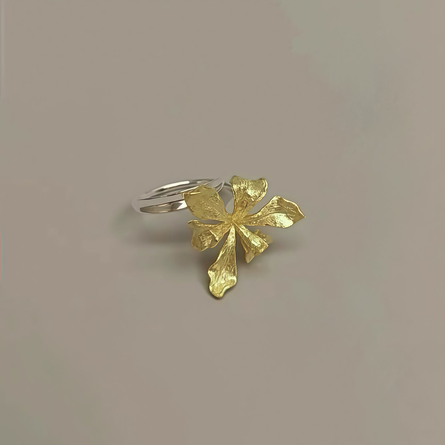 Iris Bloom Ring – Sculpted Elegance in Silver & Gold