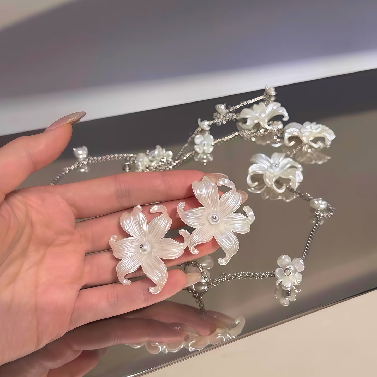 Halsband med blommande pärla och blomma – Multiway Jewelry