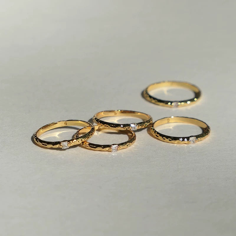 Golden Dew Ring – Delicate Textured Band with Sparkling Stone