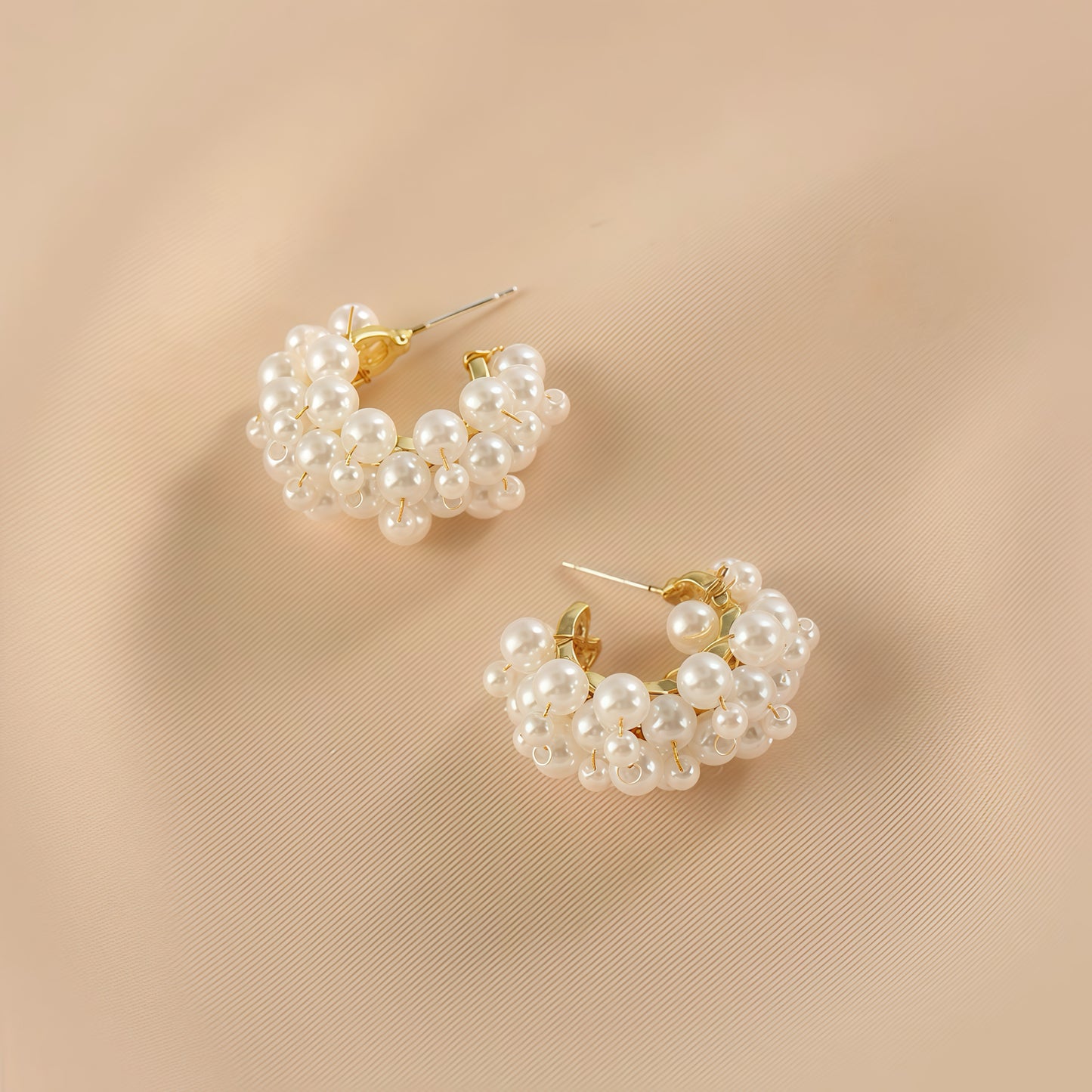 Gyllene Cluster Pearl Hoop Örhängen – Eleganta Statement Smycken