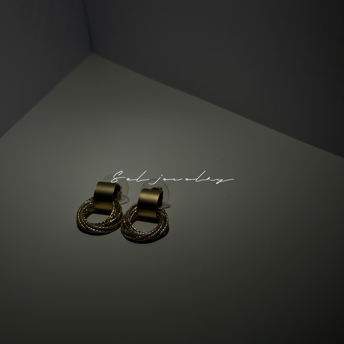 Circle Dance Earrings – A Rhythmic Play of Light and Form