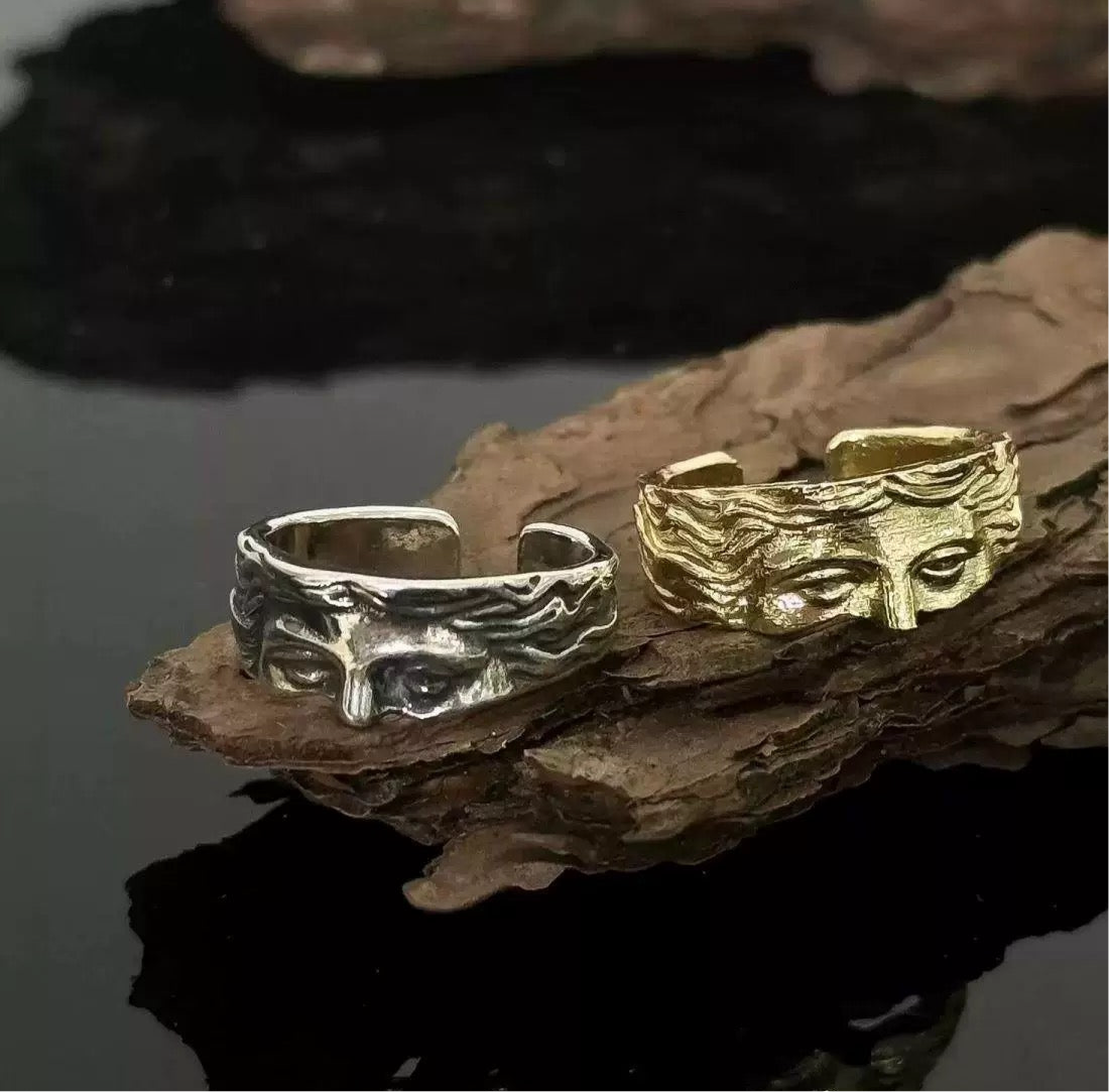 Venus Eyes Ring – Adjustable Goddess-Inspired Sculpture Ring