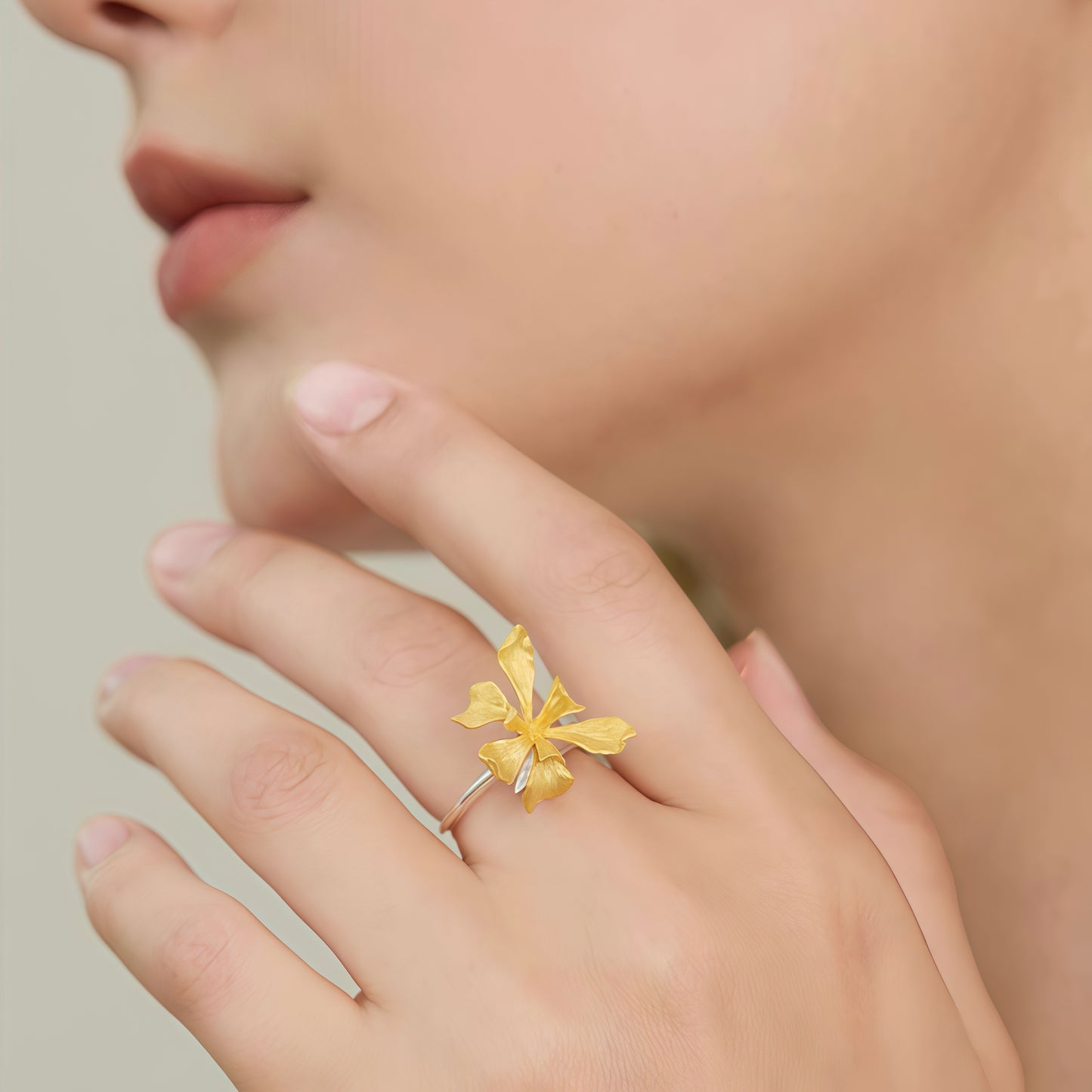 Iris Bloom Ring – Sculpted Elegance in Silver & Gold