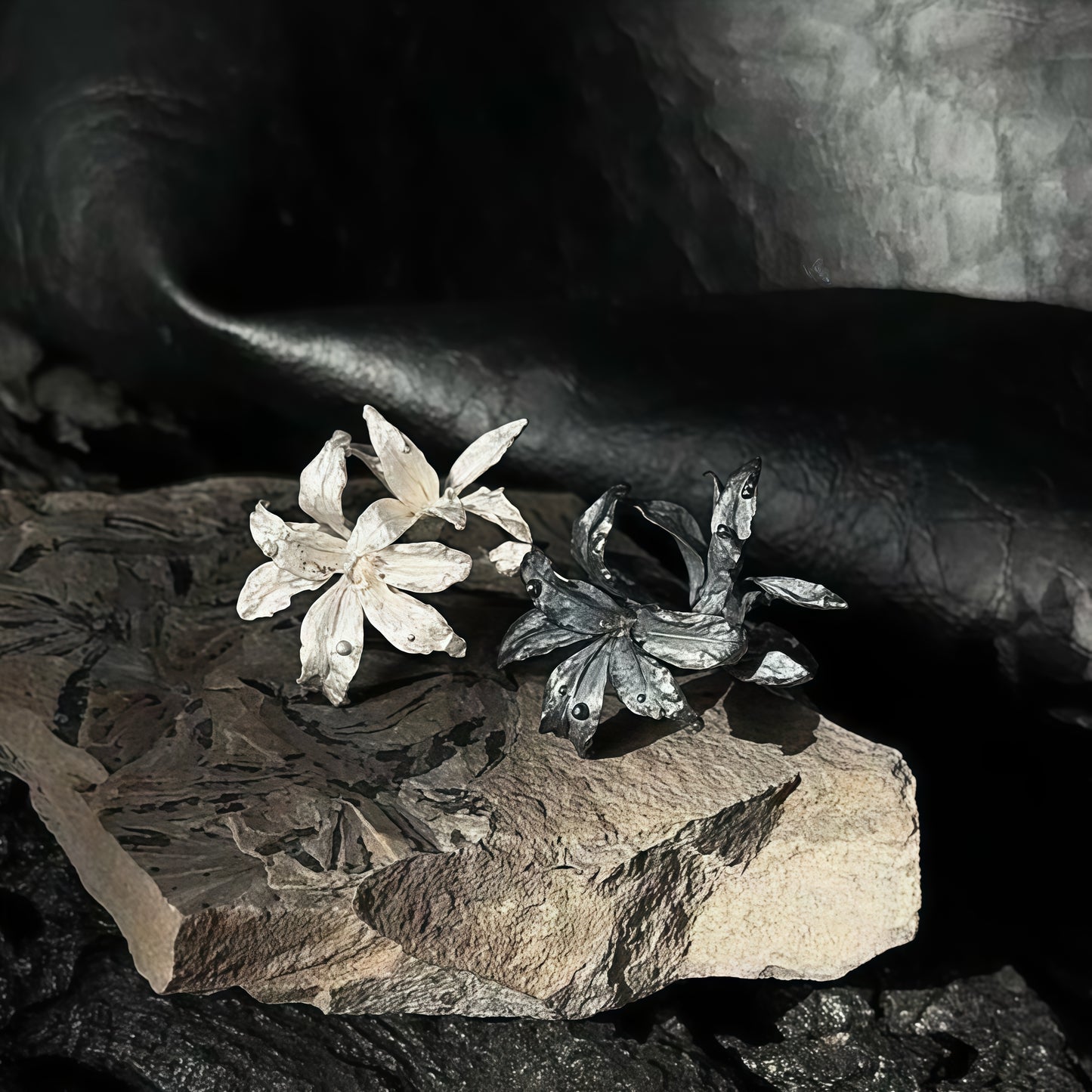 Eternal Lily Ring – Sculptural Floral Statement in Silver