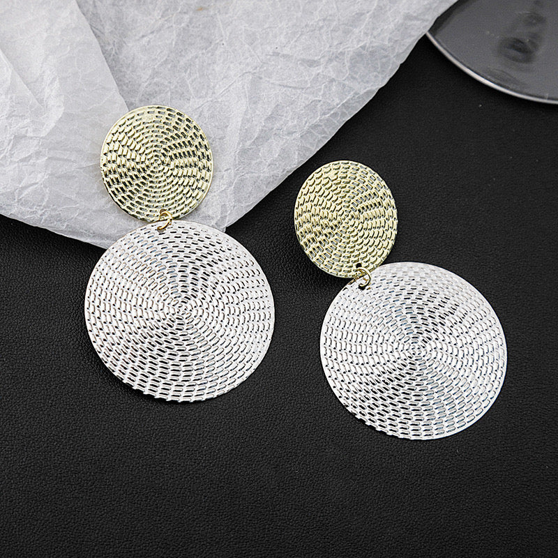 Golden Echo Earrings – Two-Tone Harmony in Textured Circles