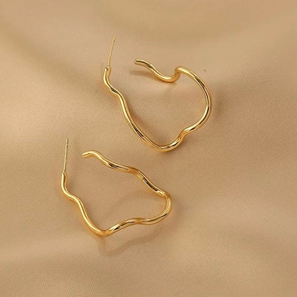 Skulpturelle guld hoop øreringe – Moderne elegance møder minimalistisk design