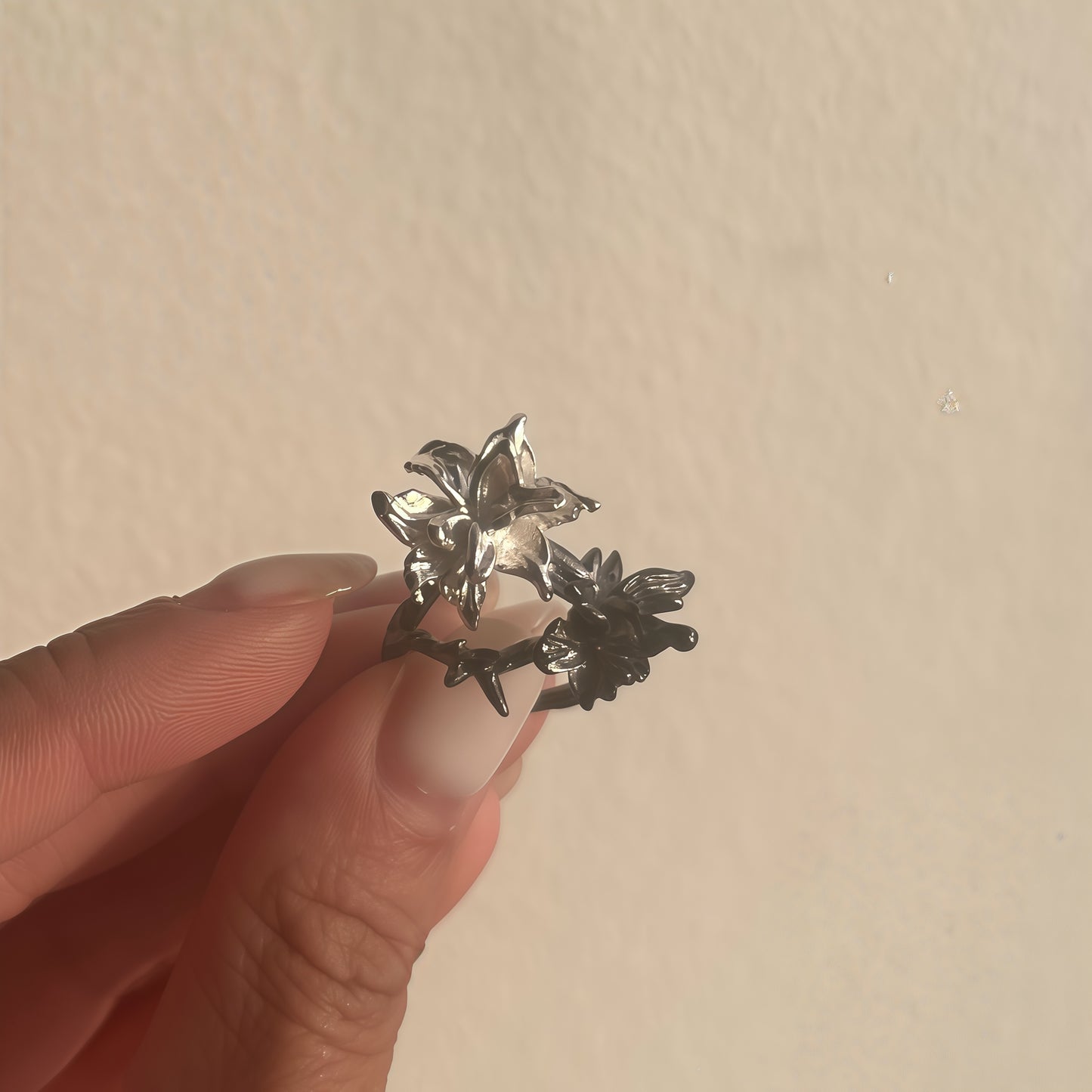 Black Vine & White Blossom Ring – Nature-Inspired Statement Jewelry