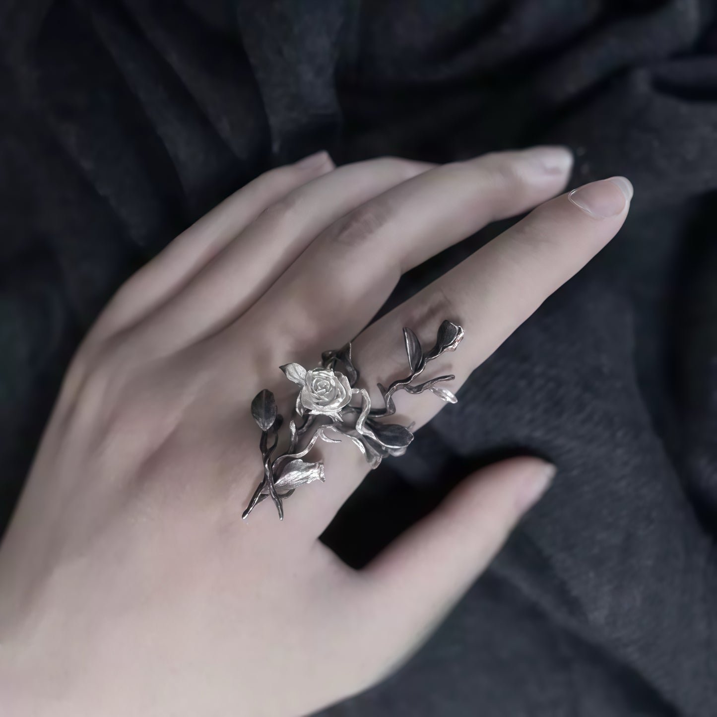 Thorned Rose Ring – A Story of Beauty and Strength