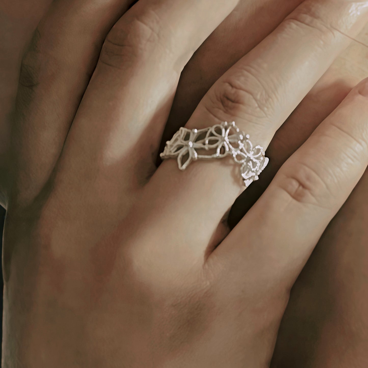 Floral Lace Silver Ring – Surrounded by Blossoms Every Day