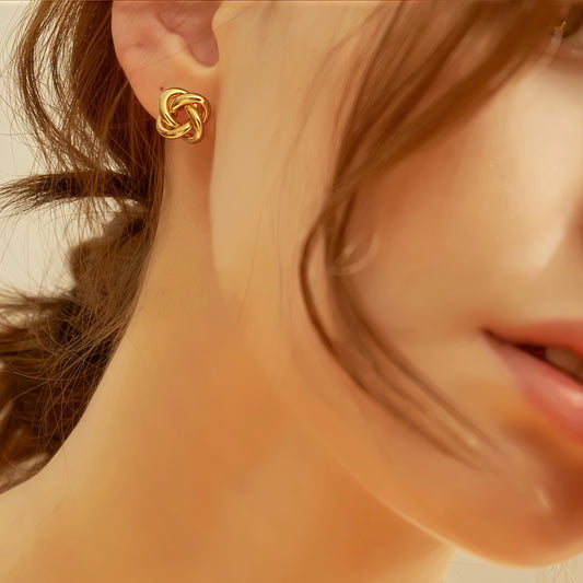 Eternal Knot Øreringe – Minimalistisk Elegance, Tidløs Charme