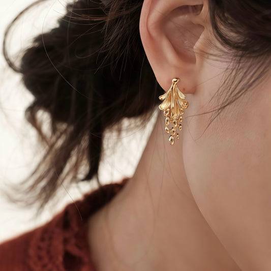 Golden Cascade Earrings – A Symphony of Flow and Light