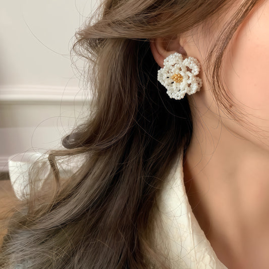Kollektion af perleblomstsmykker (øreringe, ring, halskæde/armbånd)