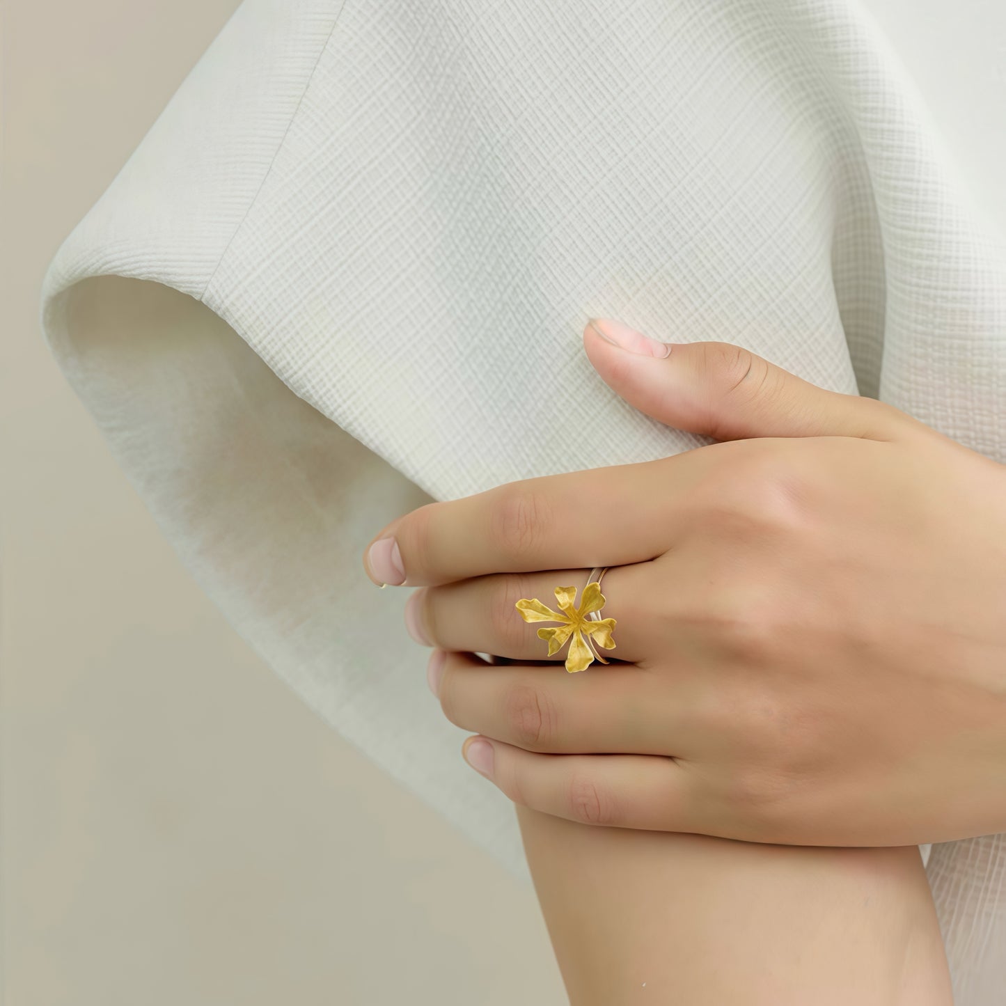 Iris Bloom Ring – Sculpted Elegance in Silver & Gold