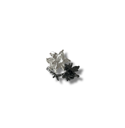 Black Vine & White Blossom Ring – Nature-Inspired Statement Jewelry