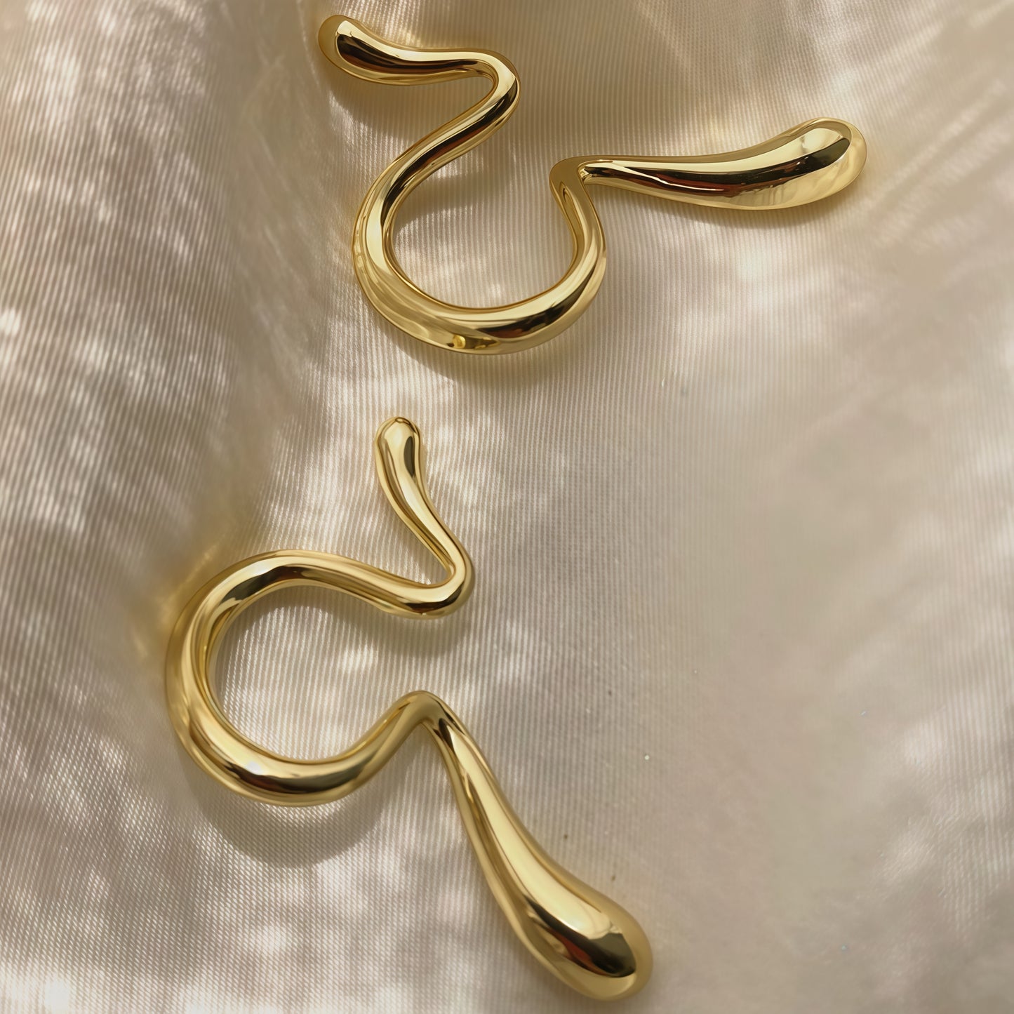 Liquid Flow Ear Cuff