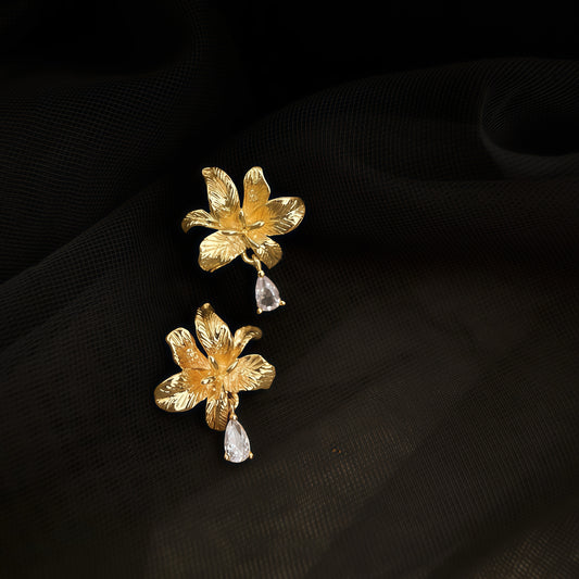 Golden Lily Drop Earrings – Timeless Floral Elegance