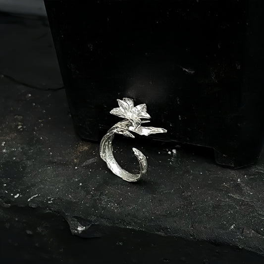 Edelweiss Flower Ring – Adjustable Silver Statement Ring Inspired by Alpine Blooms