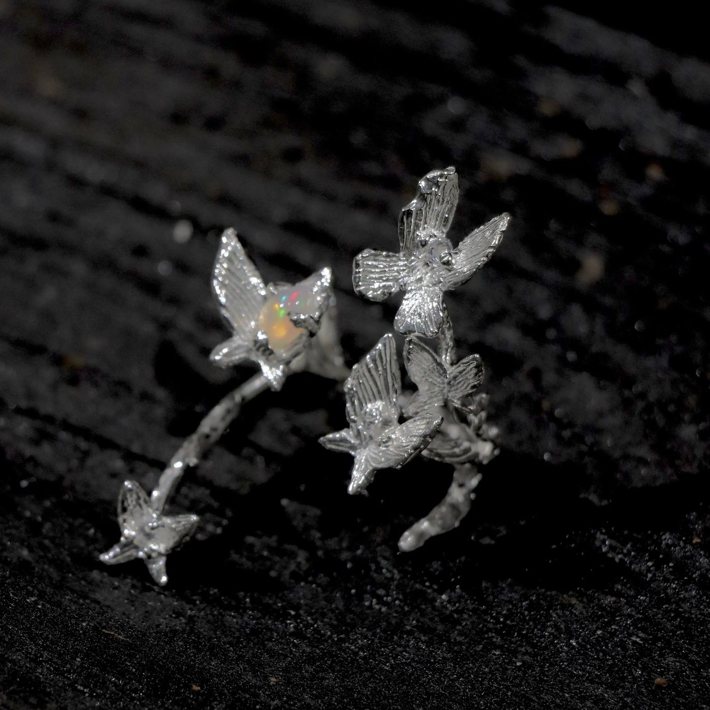 Fluttering Light Ring