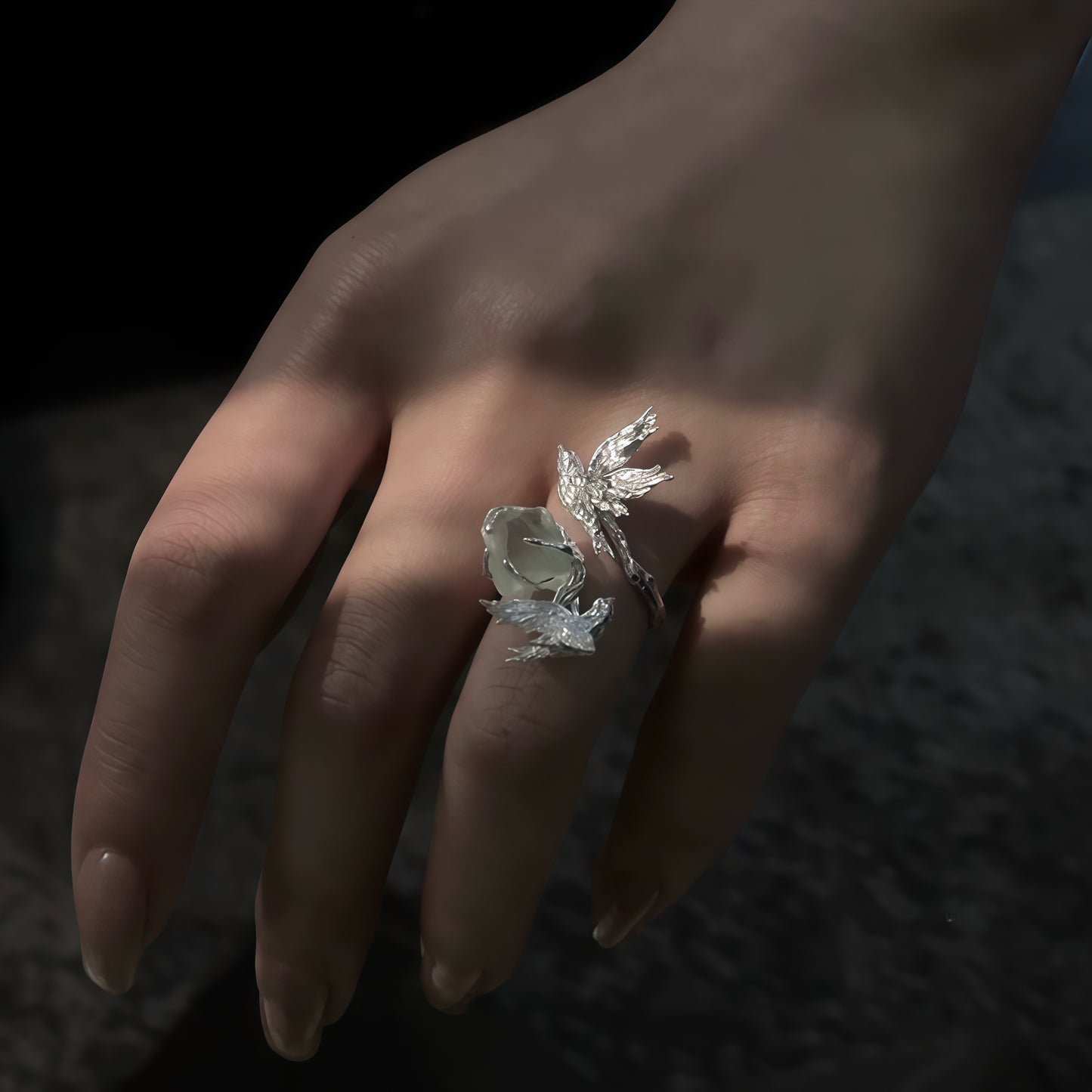 Fuglering i sterlingsølv med rå ædelsten – Naturinspirerede statement-smykker